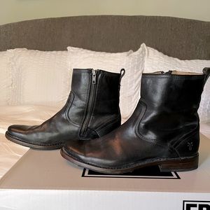 FRYE Oliver Black Leather Boots with inside zip